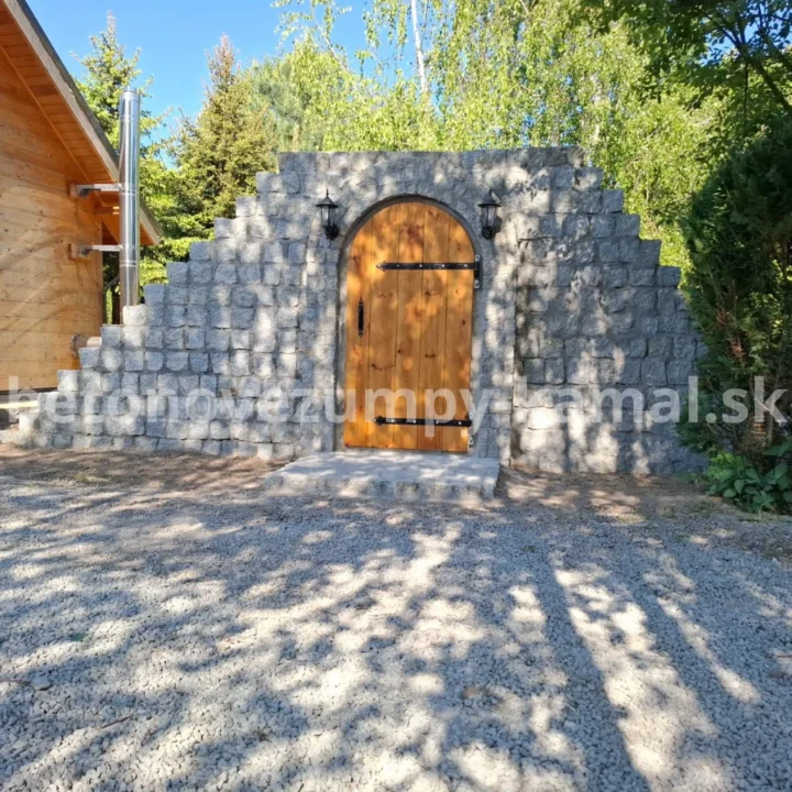 Betónová pivnica s polkruhovou kupolou bez predsienky so vstupom z čelnej strany - (450x250x245cm) – Obrázok 3