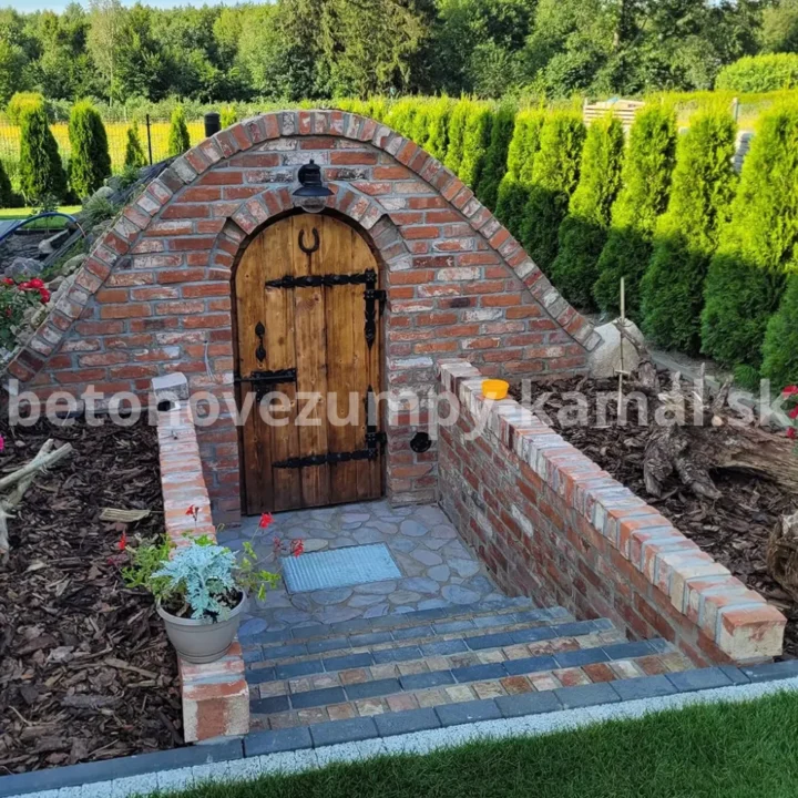 Betónová pivnica s polkruhovou kupolou bez predsienky so vstupom z čelnej strany - (450x250x245cm) – Obrázok 6